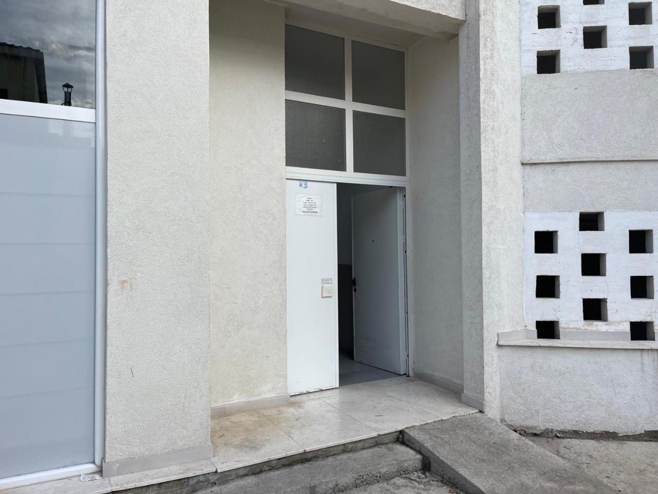 New Bazar - 2 Rooms Apartment Тирана Екстериор снимка