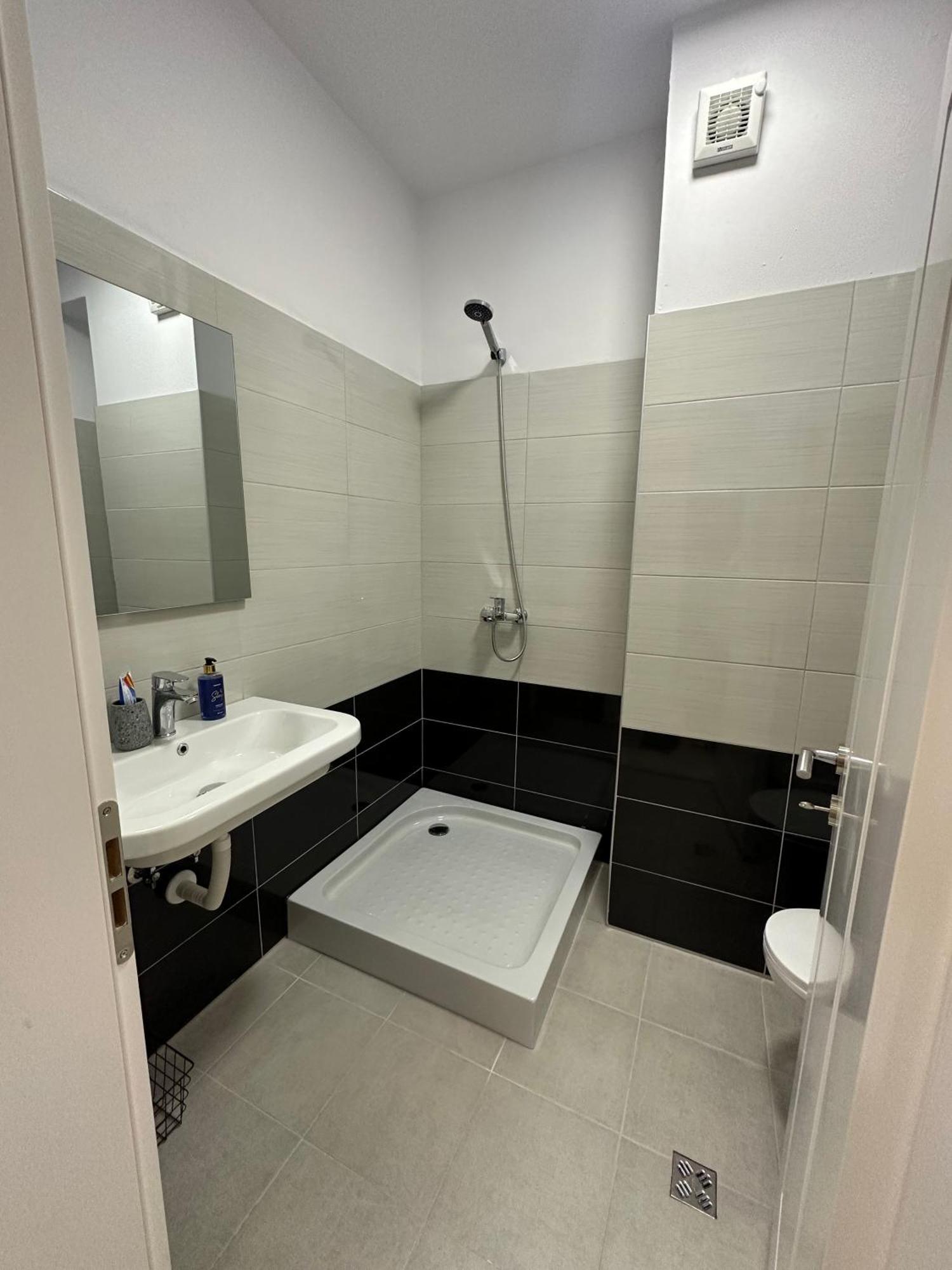 New Bazar - 2 Rooms Apartment Тирана Екстериор снимка